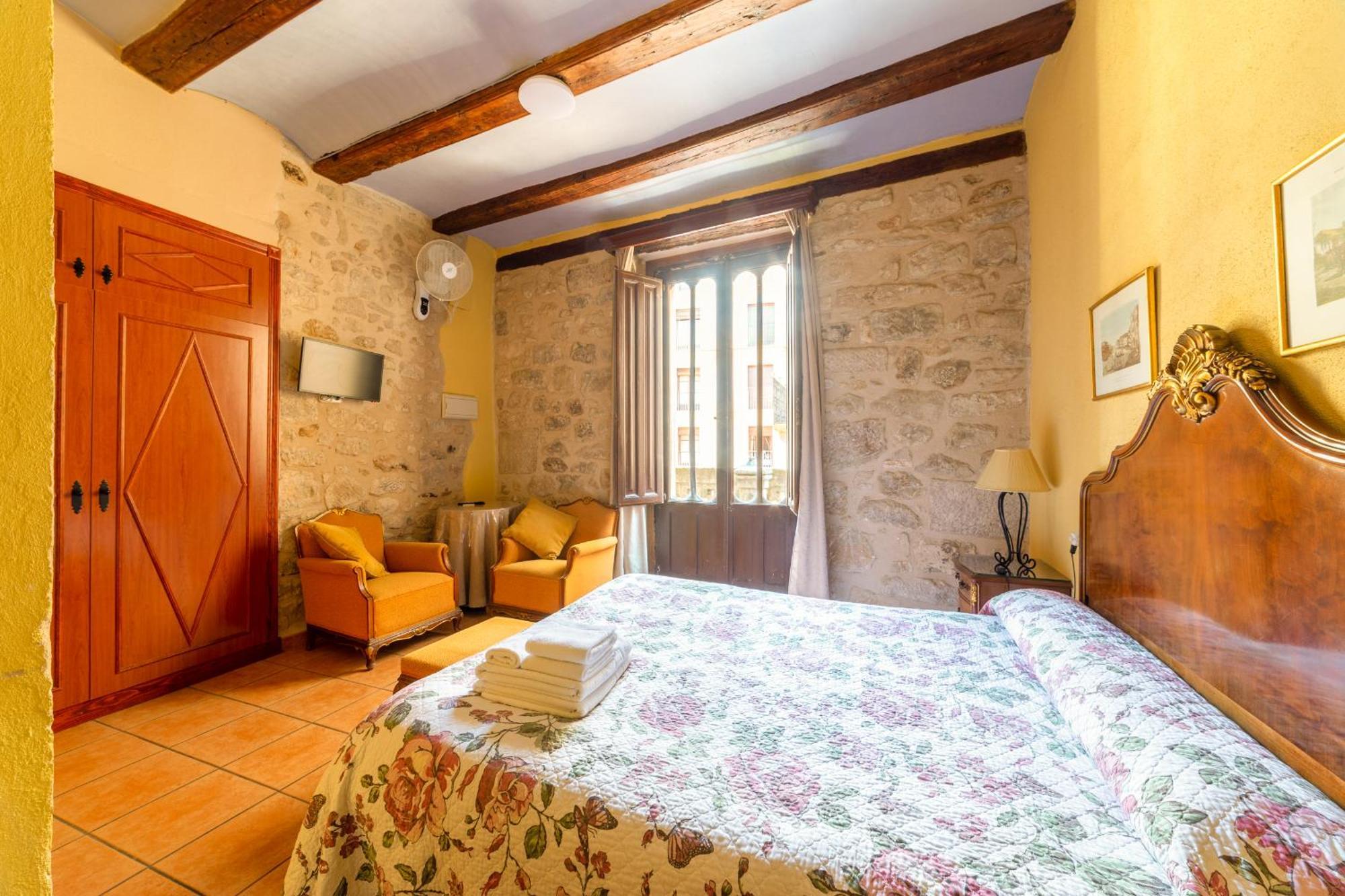 Fonda La Plaza Hotel Valderrobres Exterior foto