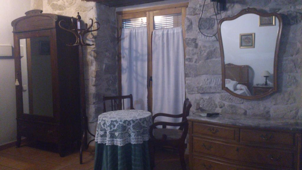 Fonda La Plaza Hotel Valderrobres Quarto foto
